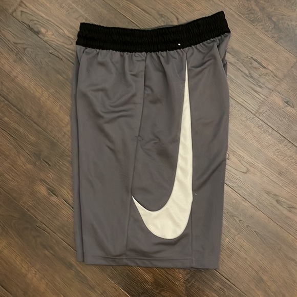 NIKE DriFit Grey with White Swoosh Shorts Size Small - Picture 2 of 4